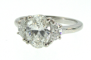 Style# So745 Oval w/ Crescent Moons